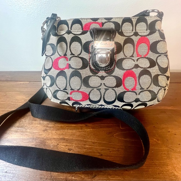 Coach A0873-11860 Signature Canvas
Small Black Shoulder Bag Purse - Picture 1 of 8